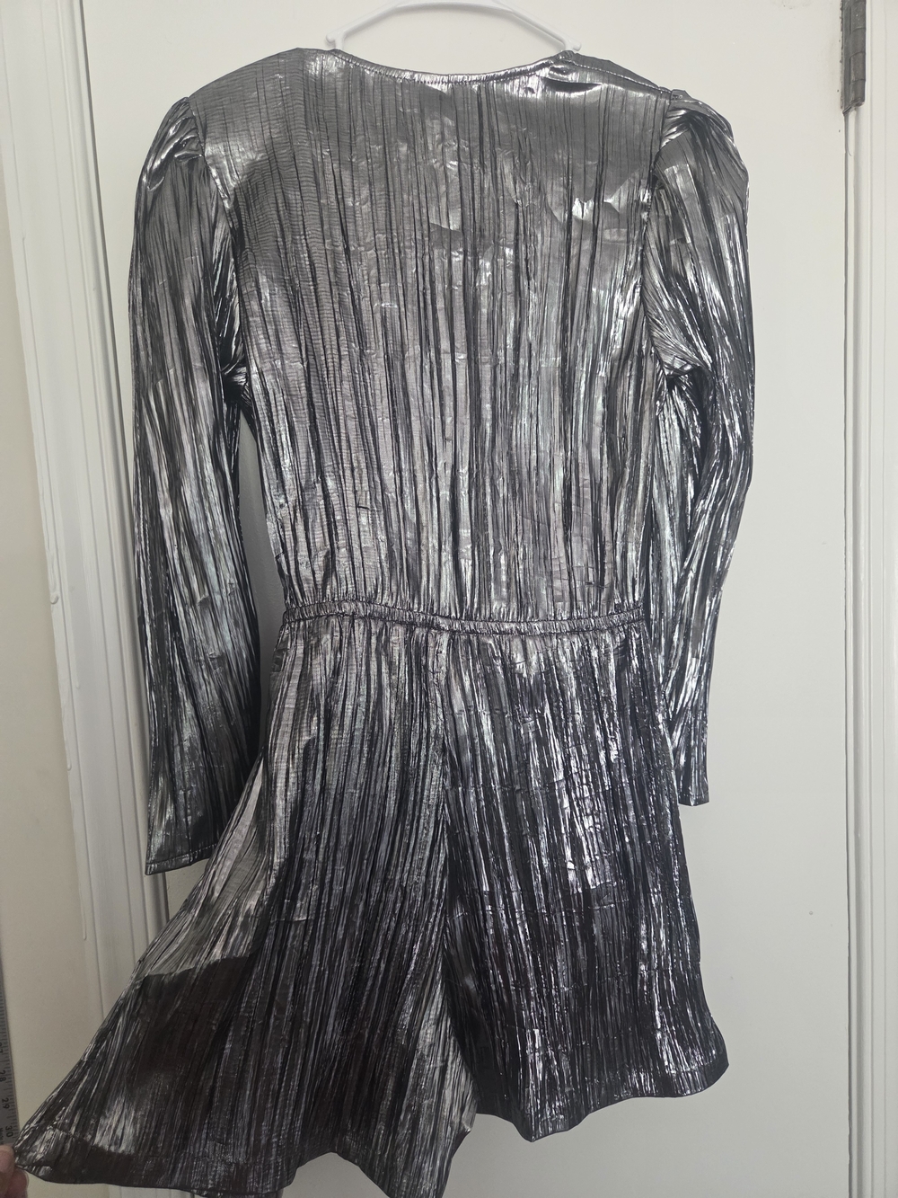 NWT H&M Metallic Silver Plissé Long Sleeve True Wrap Romper M - Picture 6 of 6